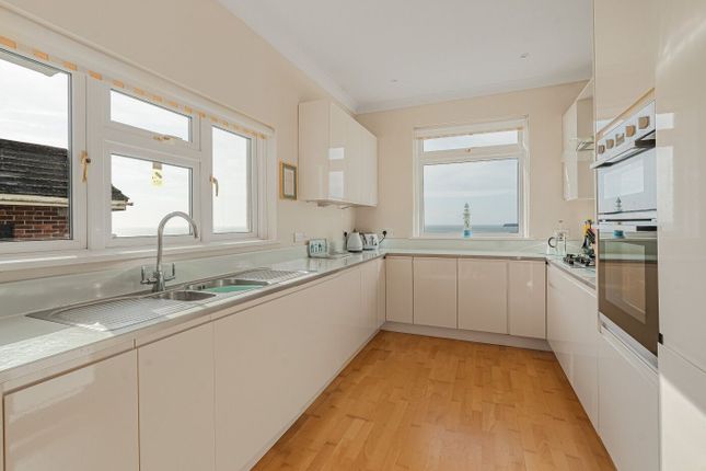 32,Clearwater, Thatcher Avenue, Torquay photo 4