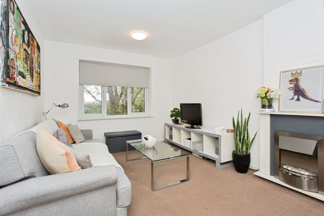 35, Armstrong Close, Newmarket photo 3