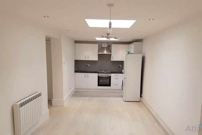 Flat to rent in High Street, Aveley