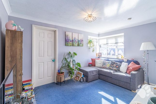 9, Amersham Avenue, Basildon photo 2