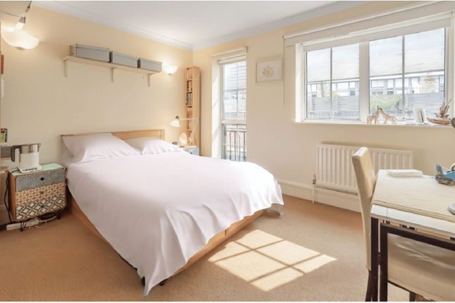 6, Grange Yard, London photo 2