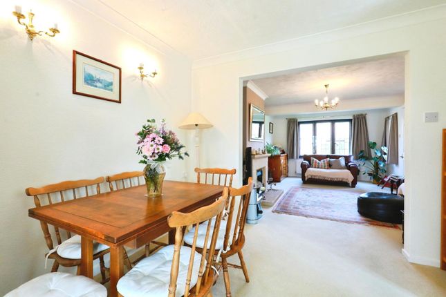 18, Field Lane, Broadway photo 3