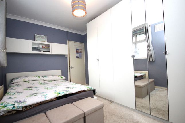 Flat for sale in Ross House, Prusom Street, London