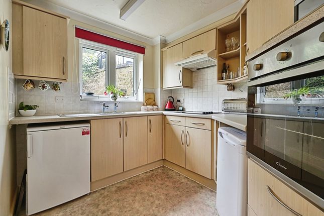 27, Aire Valley Court, Bingley photo 4