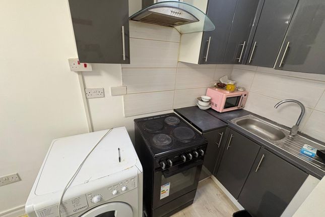 16, Saltcoates Avenue, Leicester photo 4