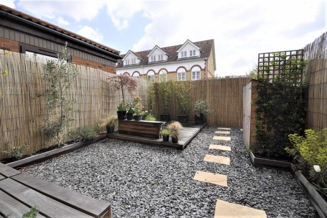 Oakmead Place, Mitcham photo 2