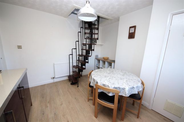 Flat for sale in Kings Hedges Road, Cambridge