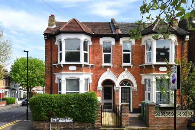 Flat to rent in Swallowfield Road, Charlton