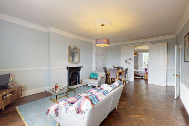 Flat 4, 23, Lansdown Terrace, Glos photo 3