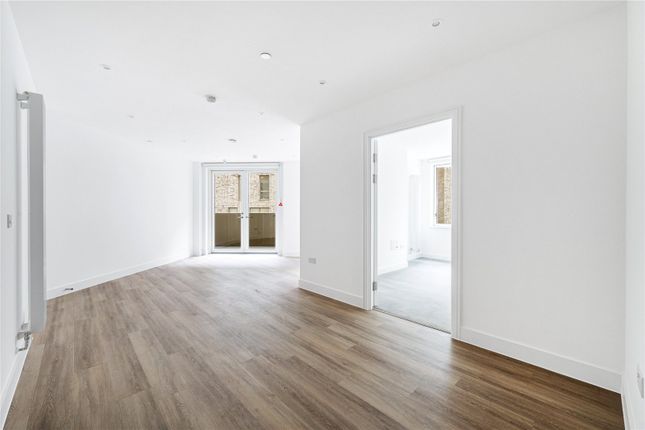 Flat to rent in Heartbrook Boulevard, London