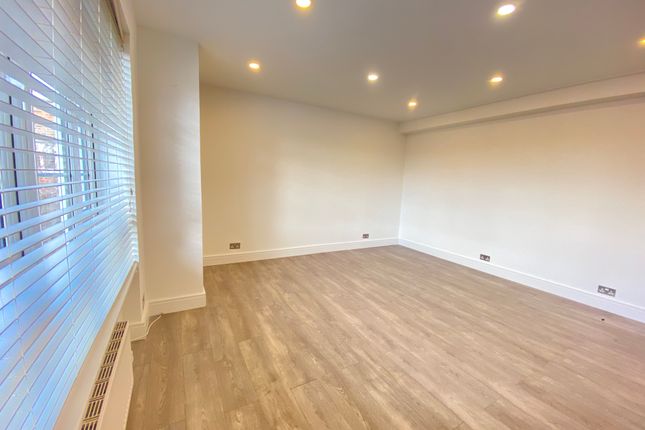 Flat to rent in Effra Road, London