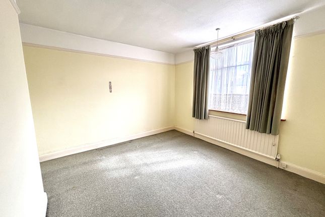 5, Pooley Avenue, Egham photo 4