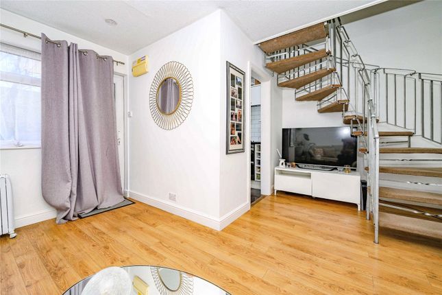 151, Conway Close, Dunstable photo 2