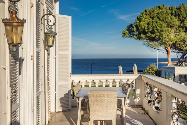 Villa for sale in Antibes, Alpes-Maritimes, Provence-Alpes-Côte d`Azur, France