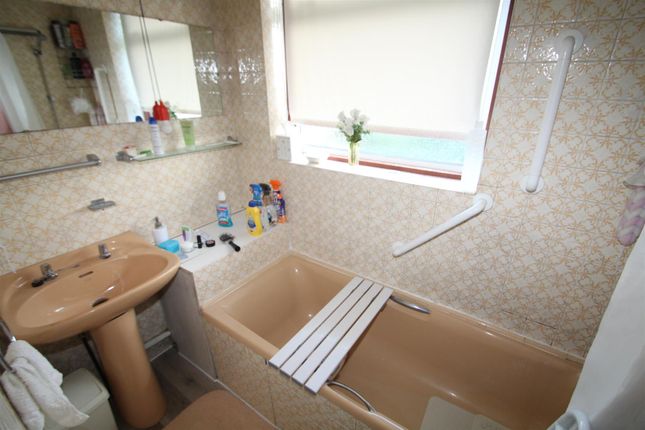Thumbnail Property for sale in Penn Close, Greenford