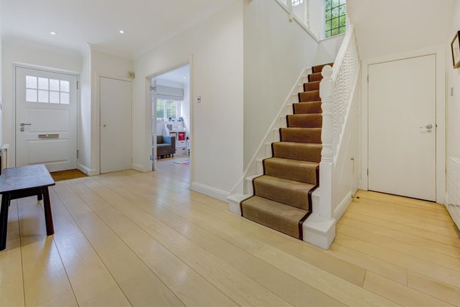 25, Kingsley Way, London photo 2