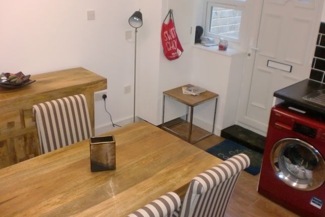 11, Village Place, Leeds photo 3