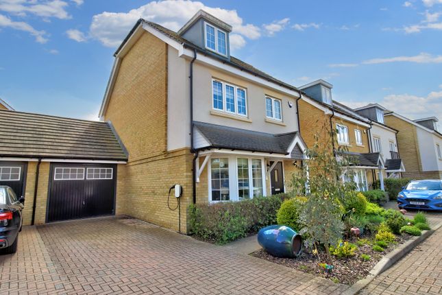 Thumbnail Link-detached house for sale in Ayrshire Crescent, Knaphill, Woking