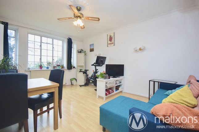 Thumbnail Flat for sale in Newlands Court, London