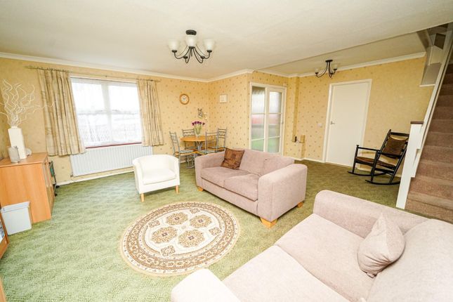 53, Bideford Green, Leighton Buzzard photo 2