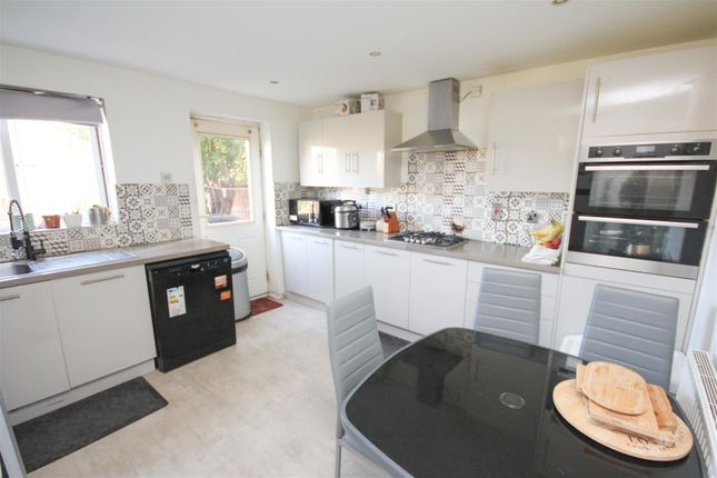 1, Leighton Close, Wellingborough photo 3