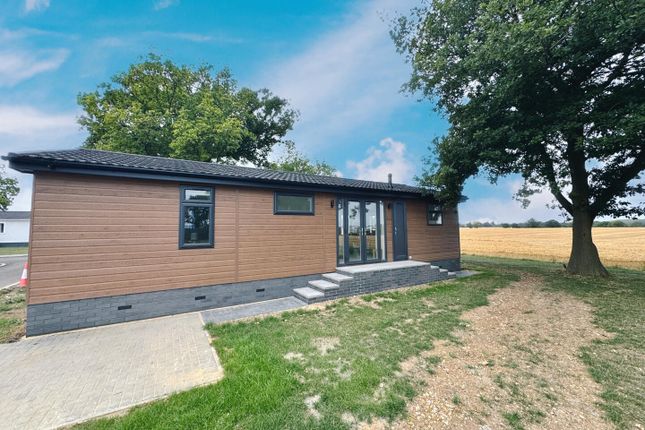 2-bed caravan on 93, Little Meadow, Woodside, £330,000