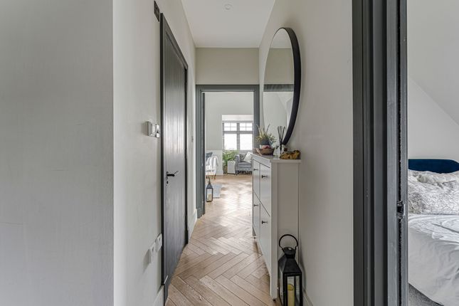 Flat 8, Weston Court, Thames Ditton photo 4