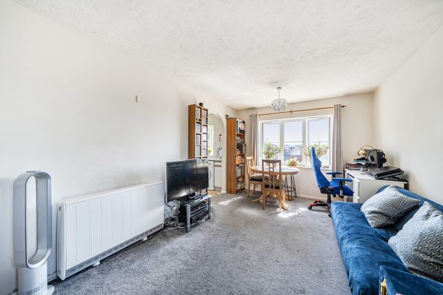 89, Kingfisher Way, London photo 4