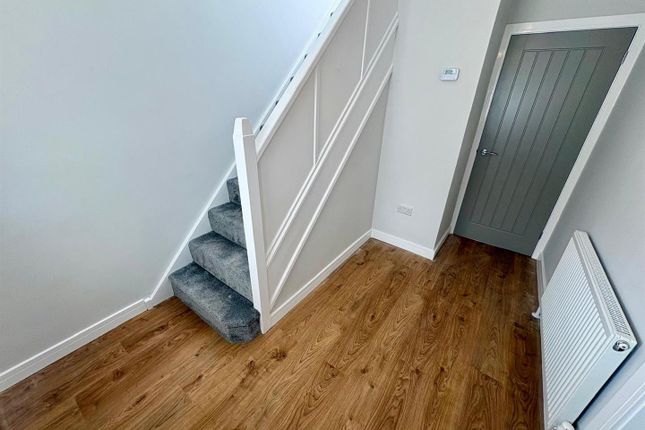 25, Dovedale Avenue, Willenhall photo 3