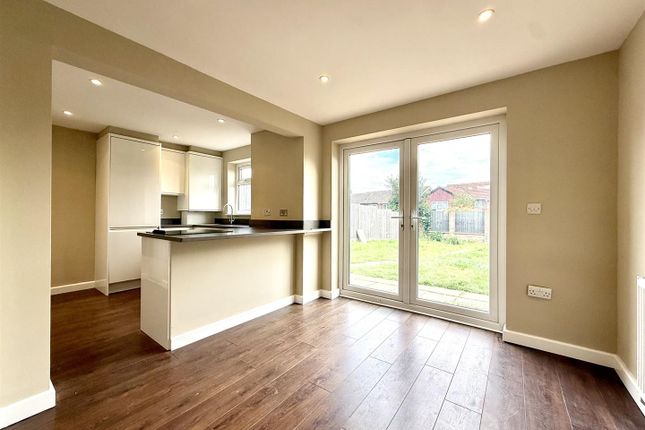 44, Petten Grove, Orpington photo 5