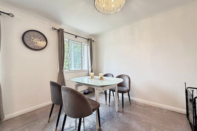 34, Newton Court, Windsor photo 4