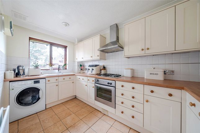 15, Woodley Gardens, Hampshire photo 2