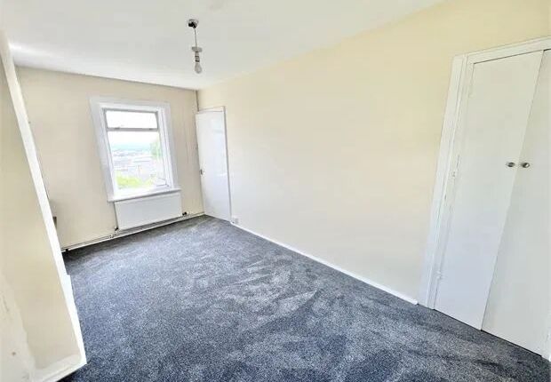 35, Wallace Road St Thomas, Swansea photo 5
