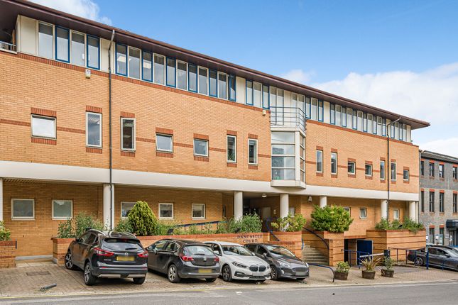 Office to let in Arcadia Avenue, Finchley, London