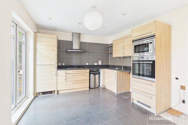 8, Wyatt Crescent, Reading photo 2