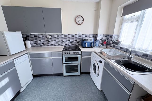 Meadow Close, Chippenham photo 4