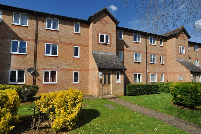 Flat for sale in Wedgewood Road, Hitchin, Hertfordshire
