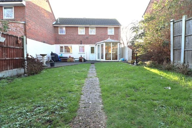 18, Hartford Close, Rayleigh photo 3