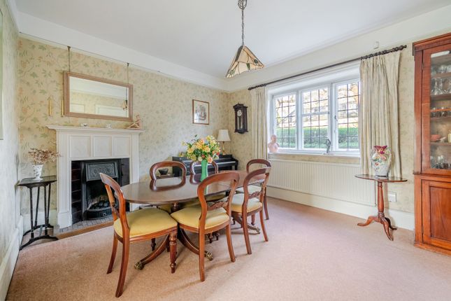 Small Lodge,, Sheath Lane, Oxshott photo 5
