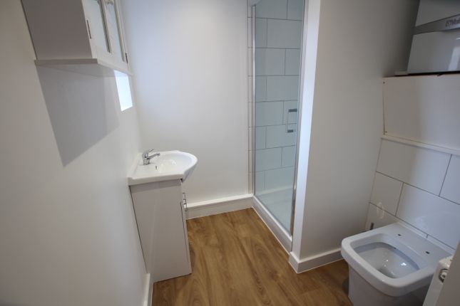 Room 2, 4, Commercial Road, Grantham photo 4