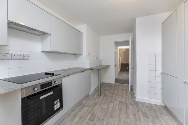 Flat to rent in The Mall, Ealing Broadway, Ealing