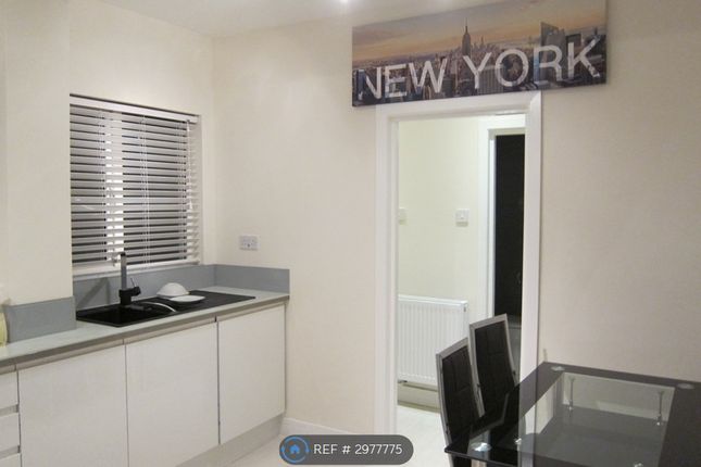 Finborough Road, Ground Floor Flat, London photo 4
