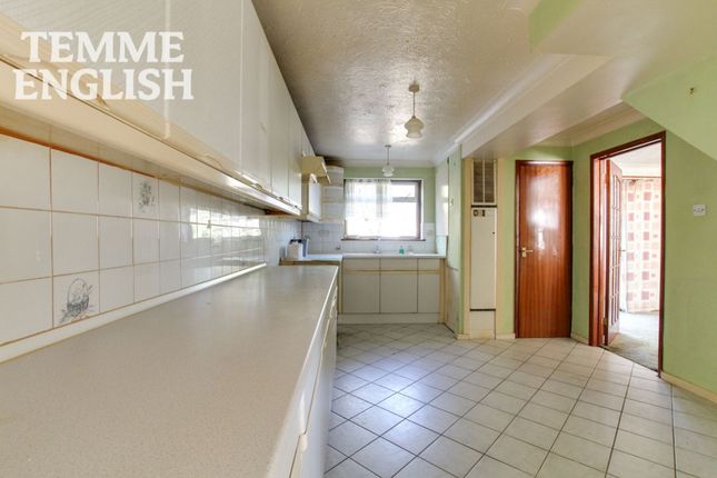 62 Arundel Road, Wickford photo 3