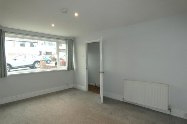 12, Victoria Avenue, Brighouse photo 4