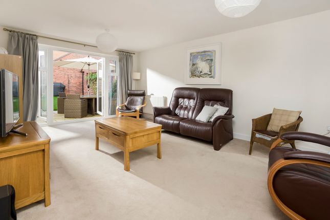 15, Brooks Drive, Harbury photo 3