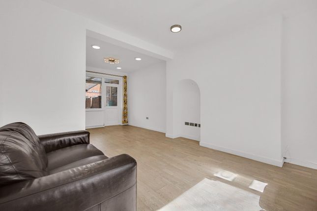 5, Tendring Way, Romford photo 3