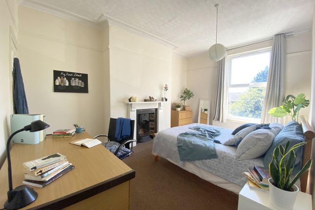 Bright, Well-Kept Double Bedroom With A Comfortabl...