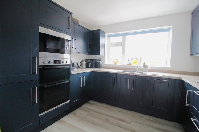14 The Orchard, Tayles Hill Drive, Ewell Village photo 4