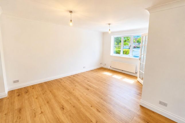 54, The Beeches, Beaminster photo 4