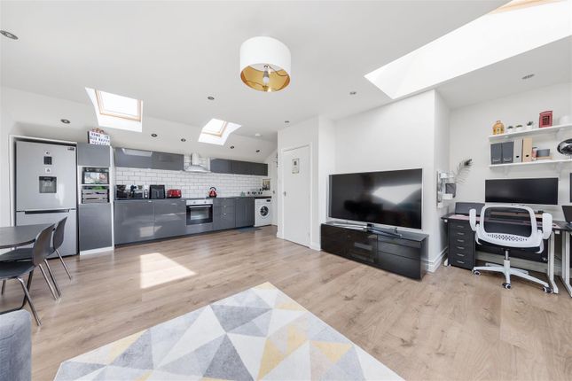Thumbnail Terraced house to rent in Station Passage, London